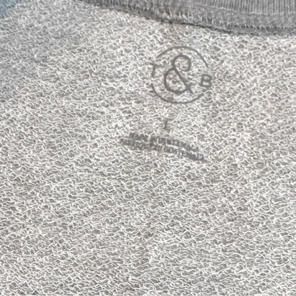 NWOT 🤘🎸Def Leppard Crew Neck Sweatshirt in Light Heather Grey and Red. Size L - Picture 10 of 11